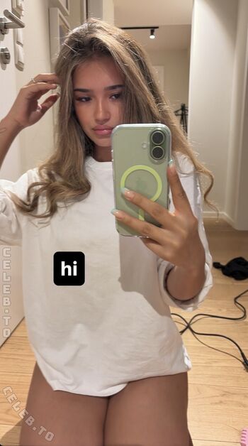 Full leaked Deineeleyla private onlyfans photo