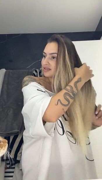 DeliaNewman10