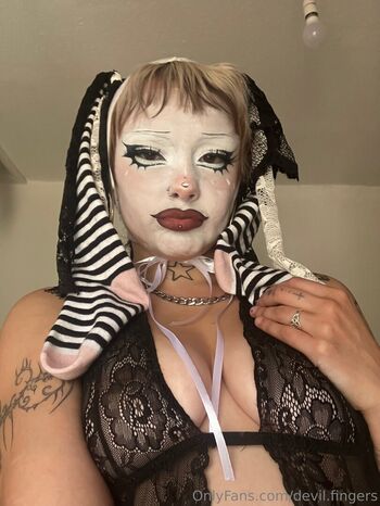 devil.fingers
