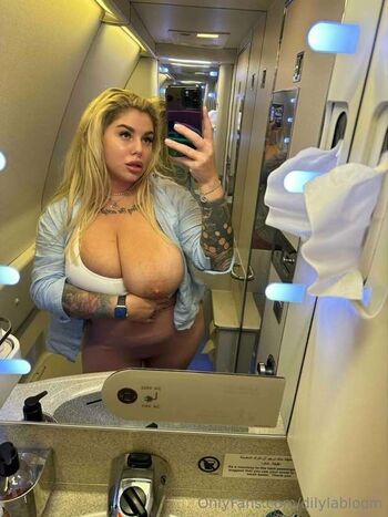 Full leaked Dilyla bloom private onlyfans photo