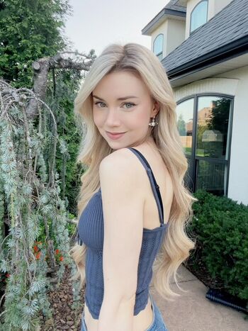 Full leaked Dizzykitten private onlyfans photo