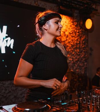 DJ Jeny Preston