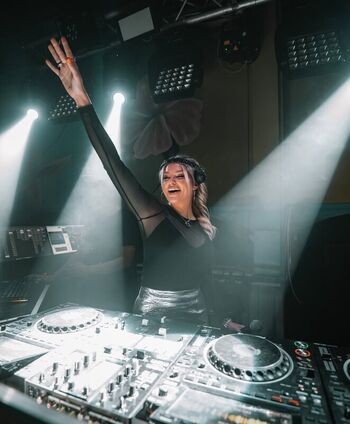 DJ Jeny Preston