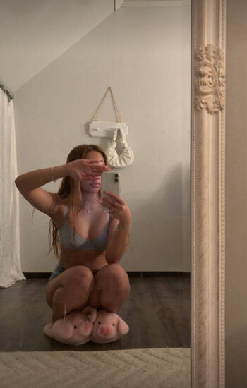 Full leaked Dollyan private onlyfans photo