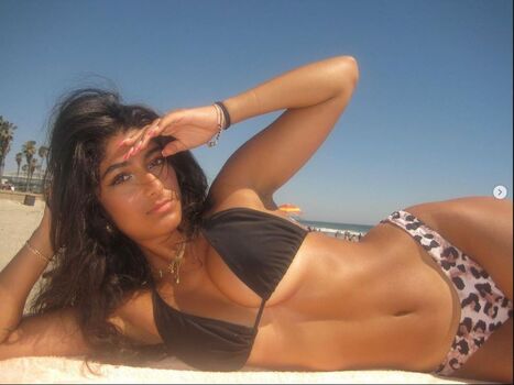 Full leaked Donya shabani private onlyfans photo