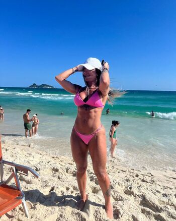 Dra. Thatiane Oliveira