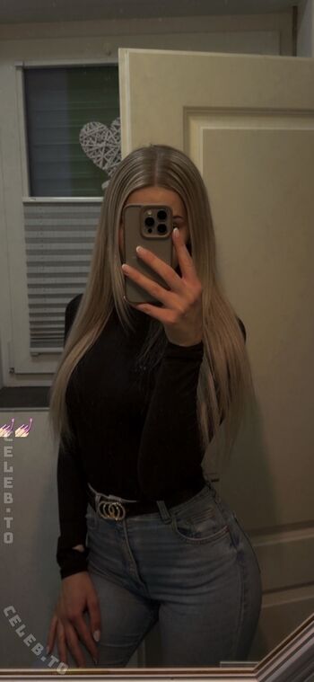 Full leaked E blondie private onlyfans photo