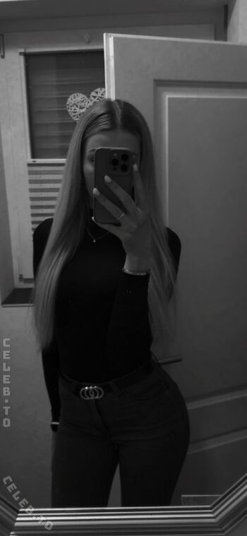 Full leaked E blondie private onlyfans photo