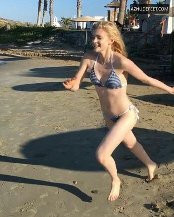 Elena Kampouris
