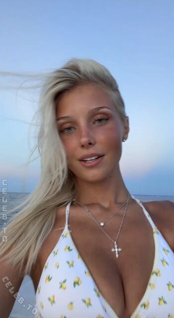 Elena Zoe