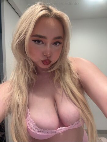 Full leaked Elenasainte  page private onlyfans photo