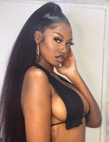 Full leaked Elinda san  page private onlyfans photo