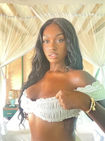 Full leaked Elinda san page private onlyfans photo