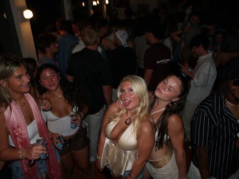 Full leaked Elizabeth graham private onlyfans photo