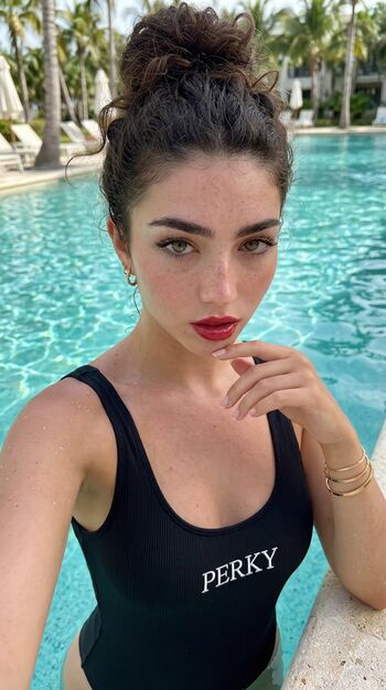 Full leaked Elizabrowne private onlyfans photo