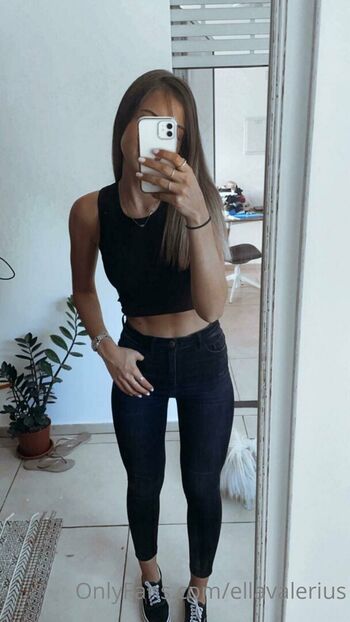 Full leaked Ellavalerius private onlyfans photo