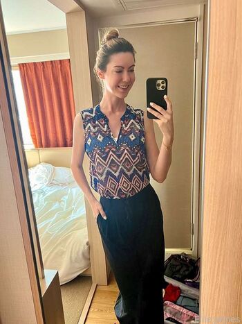 Ellie James