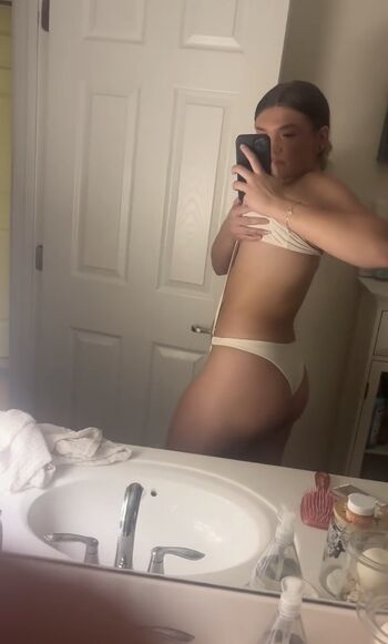 Full leaked Elliya private onlyfans photo