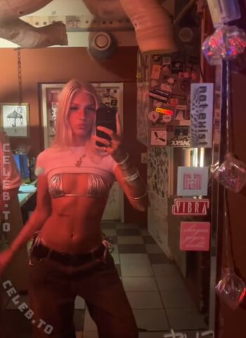 Full leaked Emlyemma private onlyfans photo