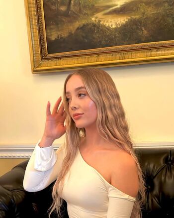 Full leaked Emegeee private onlyfans photo