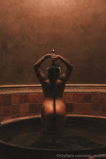 emi_evans