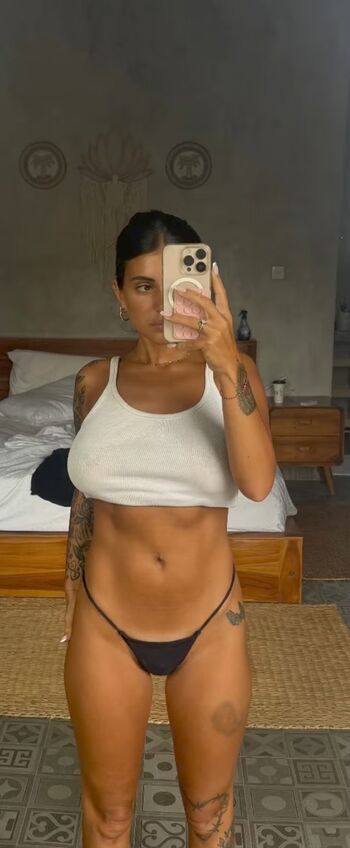 Full leaked Emiiby private onlyfans photo