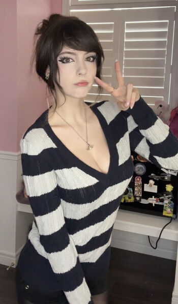 Full leaked Emiki private onlyfans photo