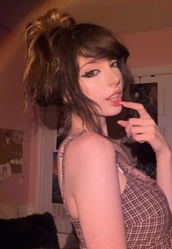 Full leaked Emiki page private onlyfans photo