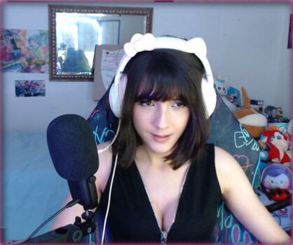 Full leaked Emiliacosplay private onlyfans photo