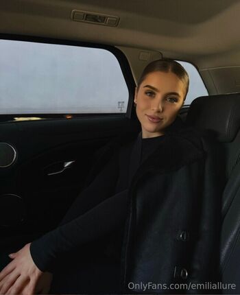 Full leaked Emiliallure  page private onlyfans photo