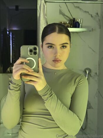 Full leaked Emiliallure page private onlyfans photo