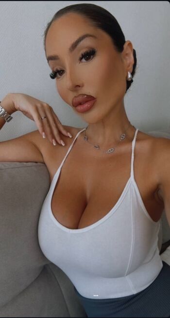 Full leaked Emilie amar private onlyfans photo