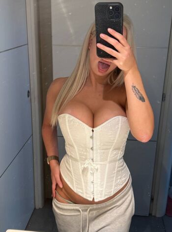 Full leaked Emily dolly private onlyfans photo