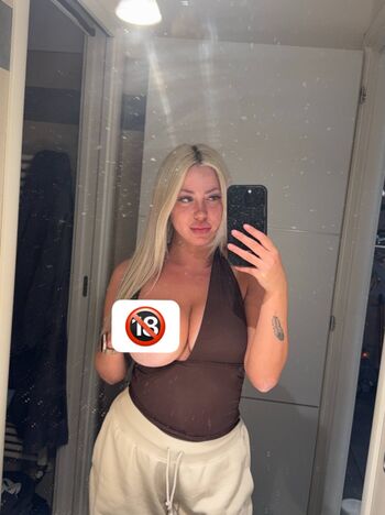 Full leaked Emily dolly private onlyfans photo