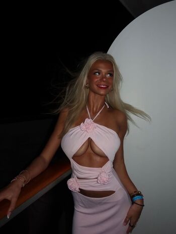 Full leaked Emily holland private onlyfans photo