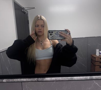 Full leaked Emily kelavos private onlyfans photo