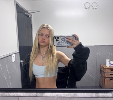 Full leaked Emily kelavos private onlyfans photo