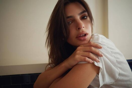 Emily Ratajkowski