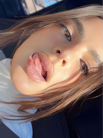 Emily Ratajkowski