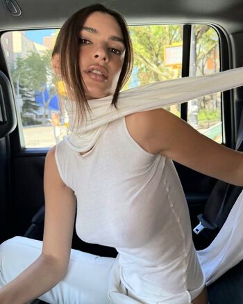 Emily Ratajkowski