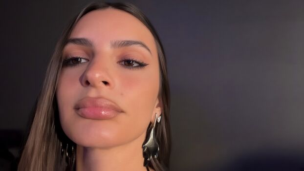 Emily Ratajkowski