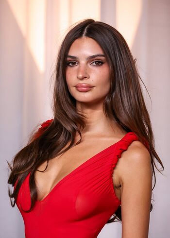 Full leaked Emily ratajkowski page private onlyfans photo