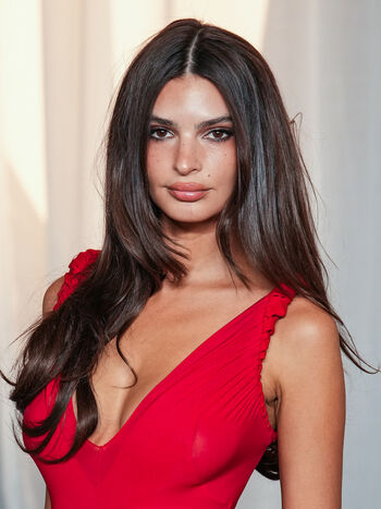 Full leaked Emily ratajkowski page private onlyfans photo