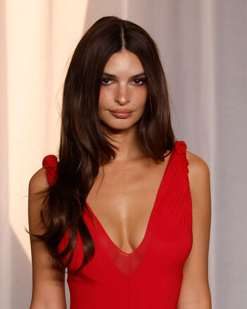 Full leaked Emily ratajkowski private onlyfans photo