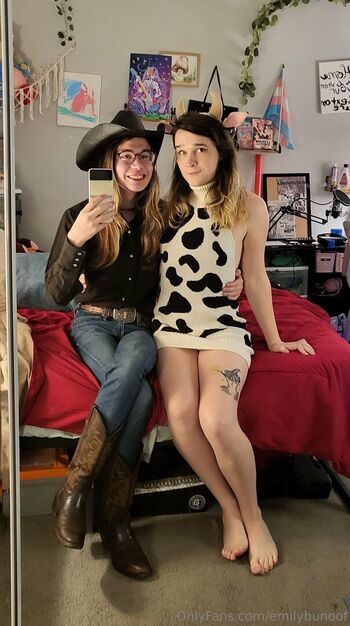 Full leaked Emilybunoof private onlyfans photo