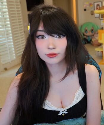 Full leaked Emiru  page private onlyfans photo