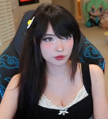 Full leaked Emiru  page private onlyfans photo