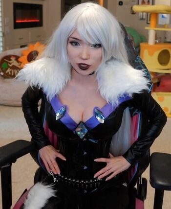 Full leaked Emiru  page private onlyfans photo