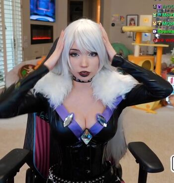 Full leaked Emiru  page private onlyfans photo