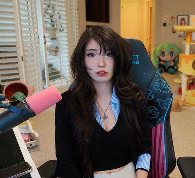 Full leaked Emiru page private onlyfans photo
